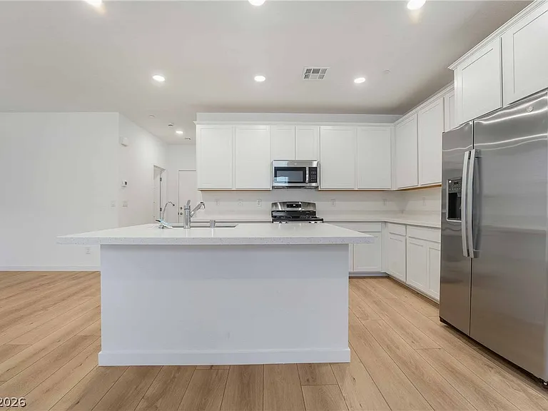 2558 Venetia Pointe St — Photo 6