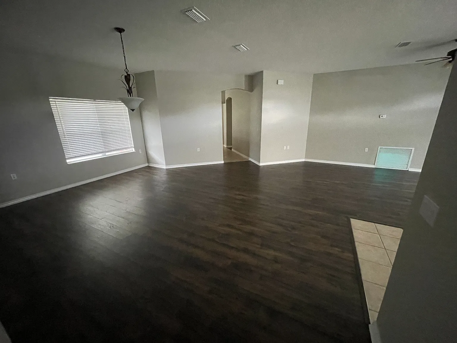 3 bed, 2364 sqft, $2,350 — Photo 4