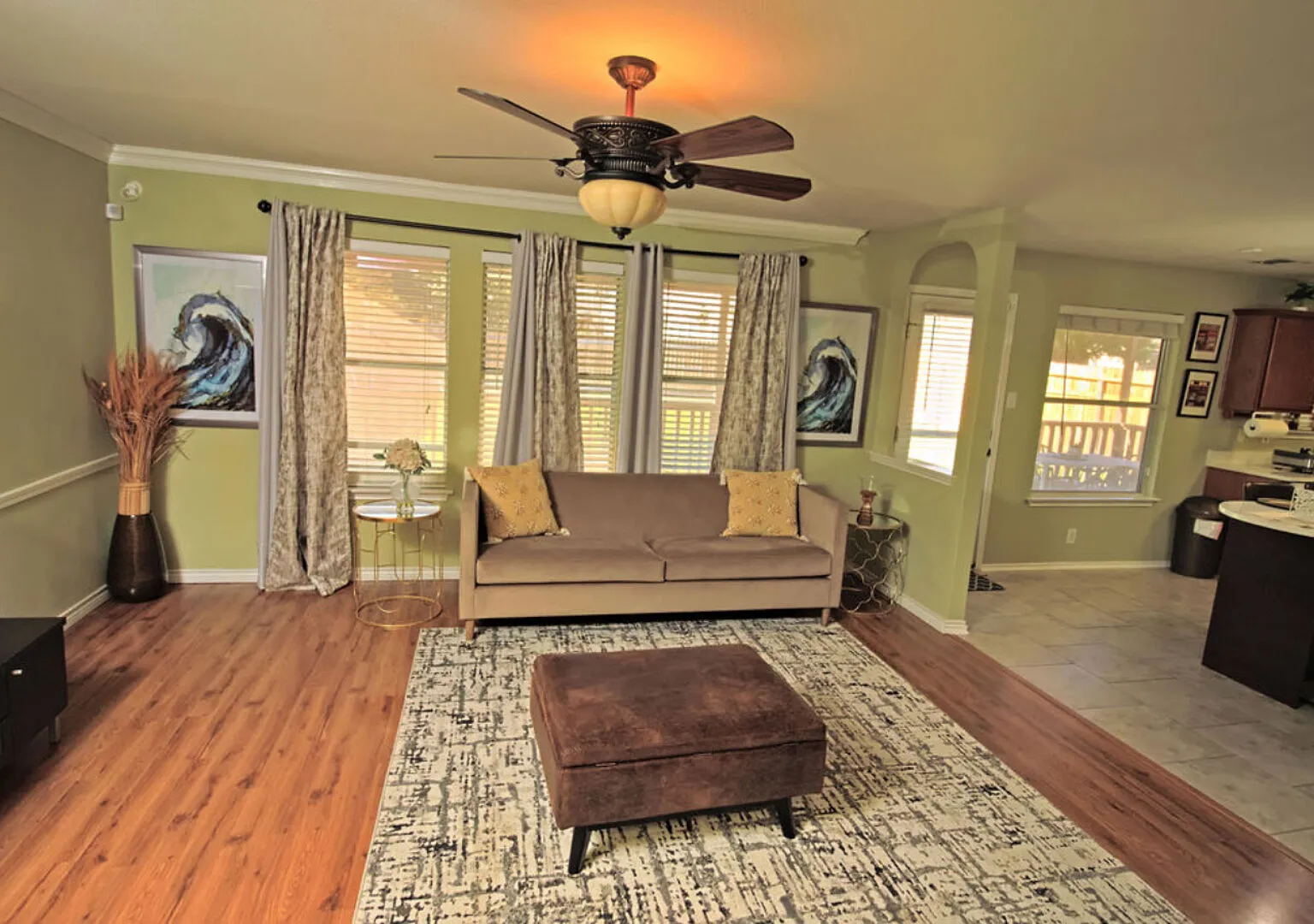3BD 2.5BA Home | Near Six Flags, UTSA, & Medical Center — Photo 3