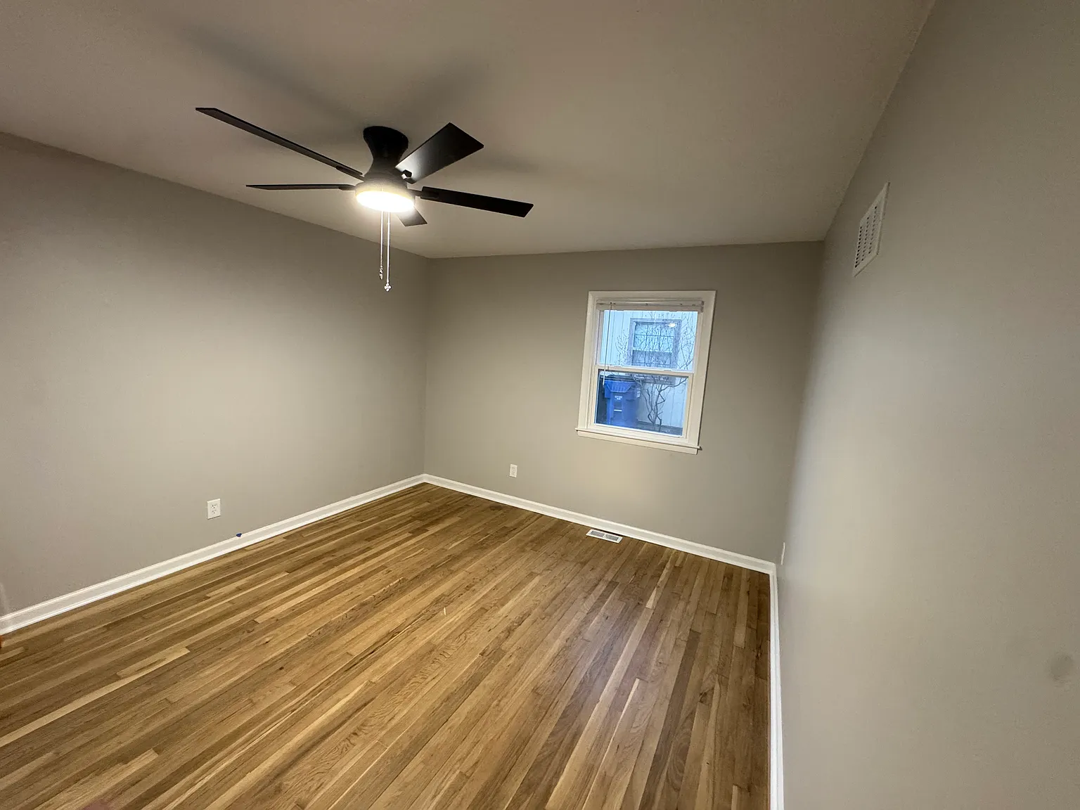 3 bed, 1104 sqft, $2,500 — Photo 3