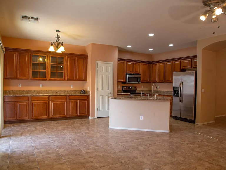 7016 W Branham Ln — Photo 15