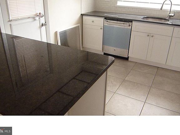 5th image of 7349 Buist Ave