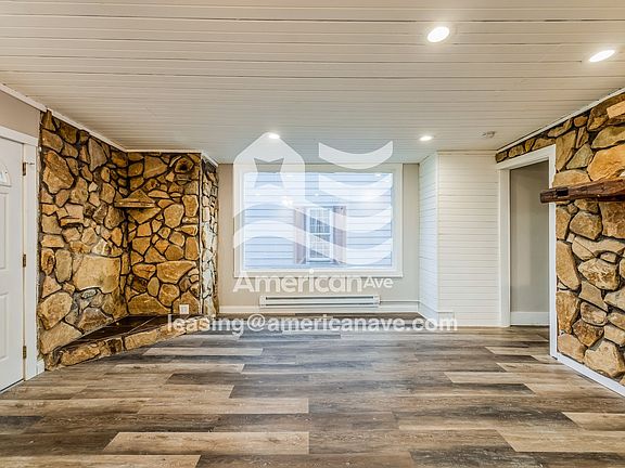 1249498_003_wm_-_living_room_13589939.jpg