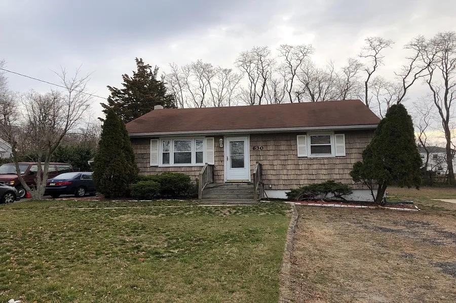 630 Wayside Rd photo 1