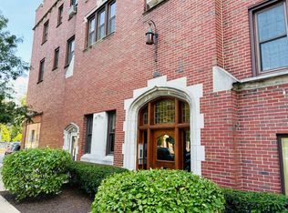 1103 Holley Ct #305, Oak Park, IL 60301