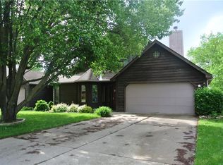 225 Summertree Ln, Lawrence, KS 66049