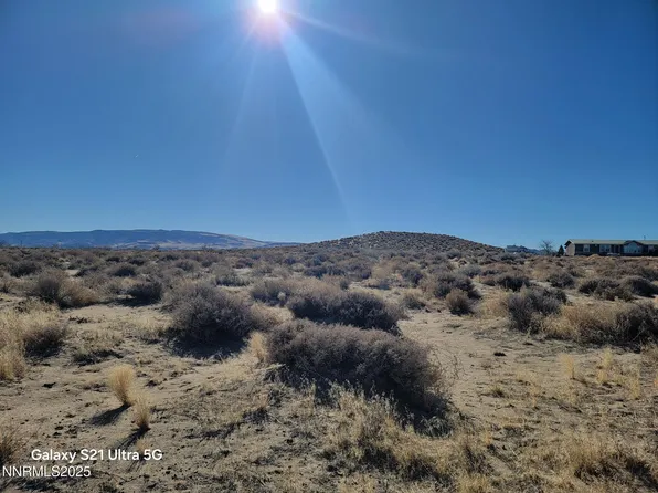 1595 E 6th St, Silver Springs, NV 89429