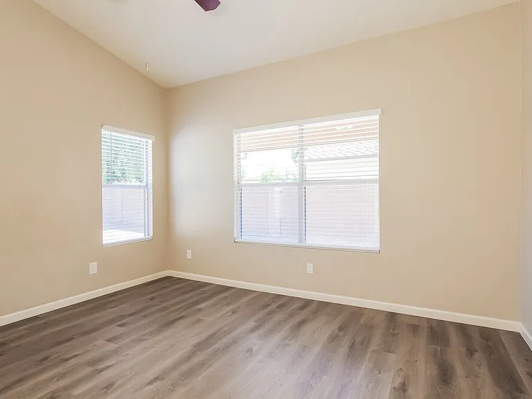 7522 W Kerry Ln — Photo 8