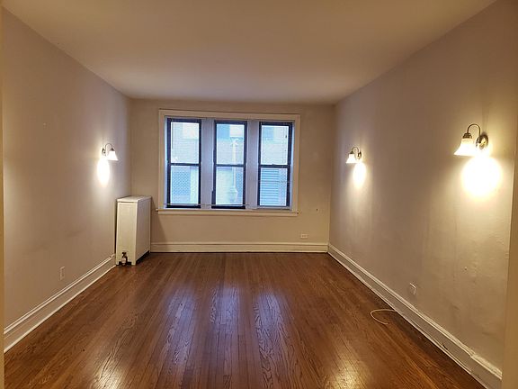 5th image of 646 W Waveland Ave APT 1