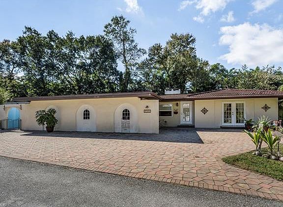 2nd image of 2720 McGregor Blvd