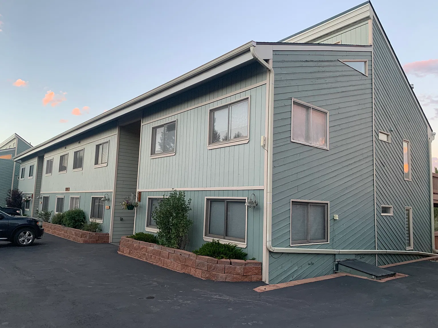 2 bed, 841 sqft, $2,400 — Photo 1