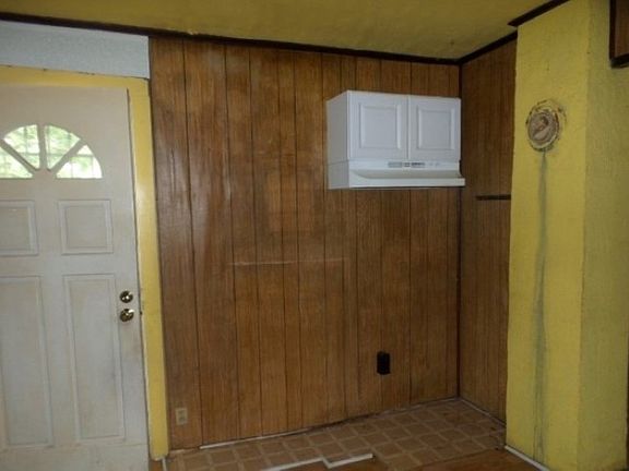 2nd image of 870 Bruen St