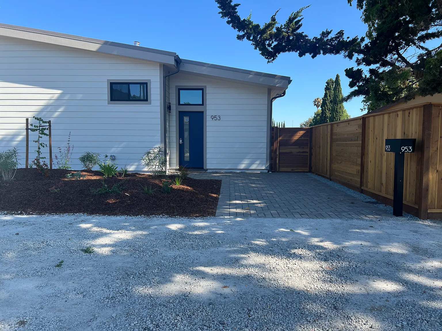 3 bed, 997 sqft, $5,500 — Photo 2