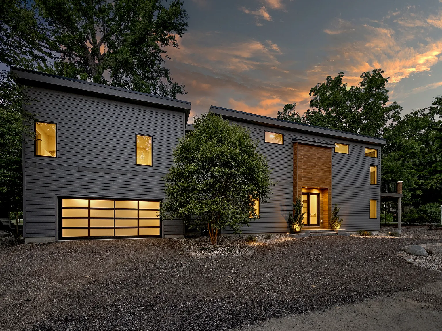 5 bed, 3.5 bath, 1700 sqft, $8,000 — Photo 1