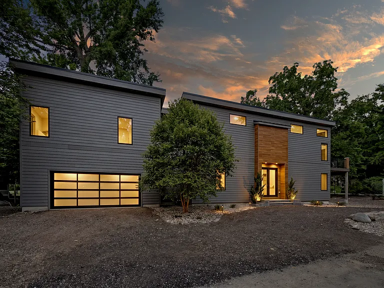 10024 Town Line Rd — Photo 1