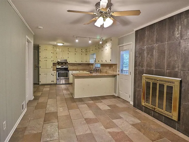 3197 Alberta Ln — Photo 9