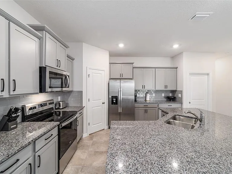 5358 NW 48th Pl — Photo 14
