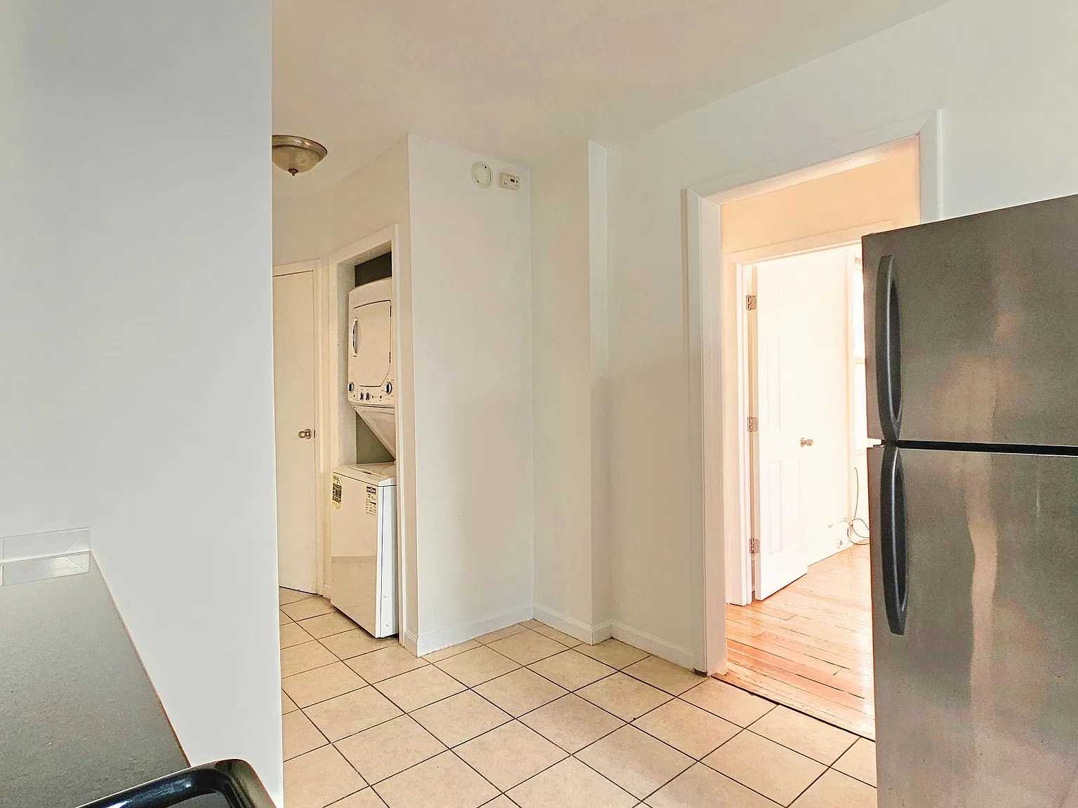 2 bed, 1.0 bath, 900 sqft, $2,350 — Photo 3