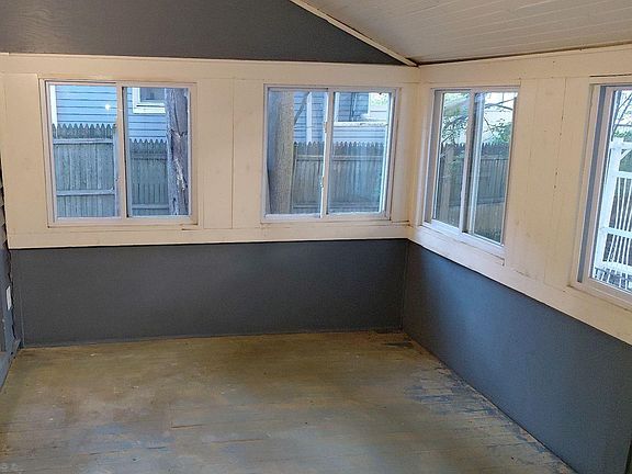 3rd image of 211 Egmont Avenue