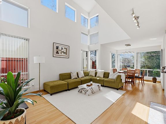 5th image of 906 Vista Pointe Dr