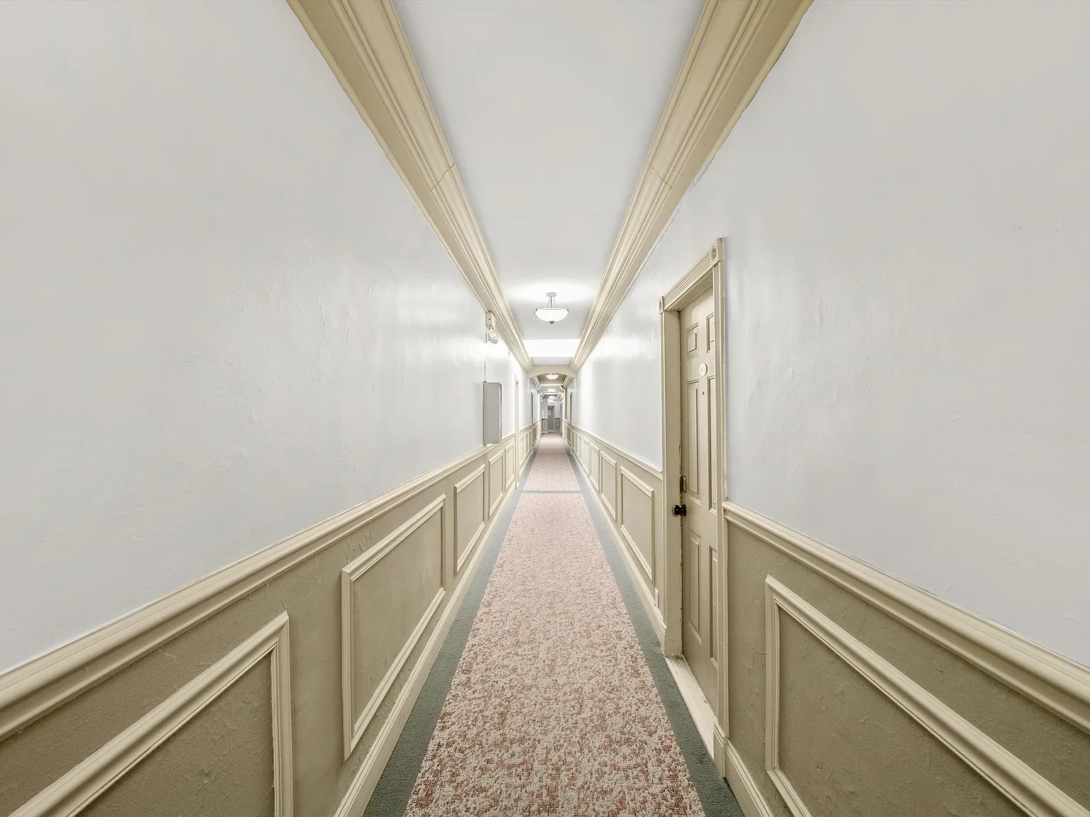 University Manor Apartments — Photo 4