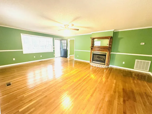 8827 E Brainerd Rd, Chattanooga, TN 37421