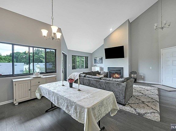 5th image of 283 Redwood Ct