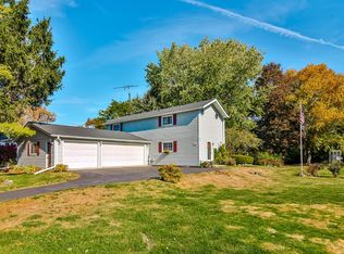 422 Pembroke Rd SW, Poplar Grove, IL 61065