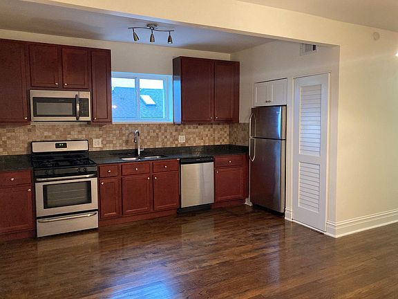 5th image of 1650 N Richmond St Unit 3
