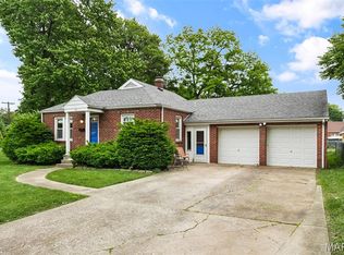 100 S Crown Dr, Collinsville, IL