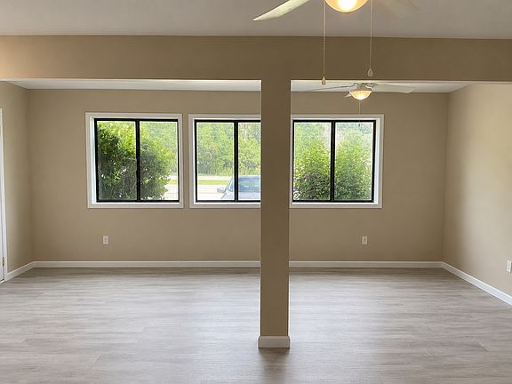 3rd image of 1750 Jonathan Creek Rd #B
