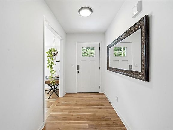 5th image of 3043 S Meadow Ct