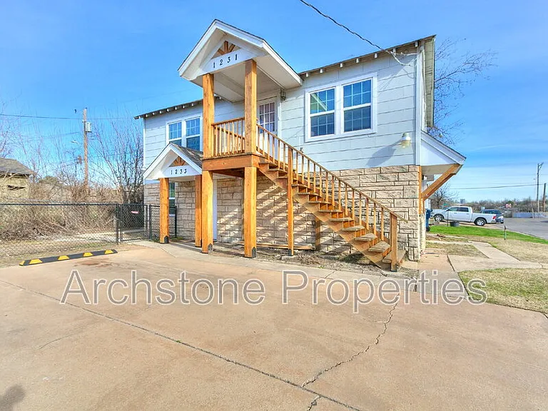 1233 N Grand Blvd — Photo 31