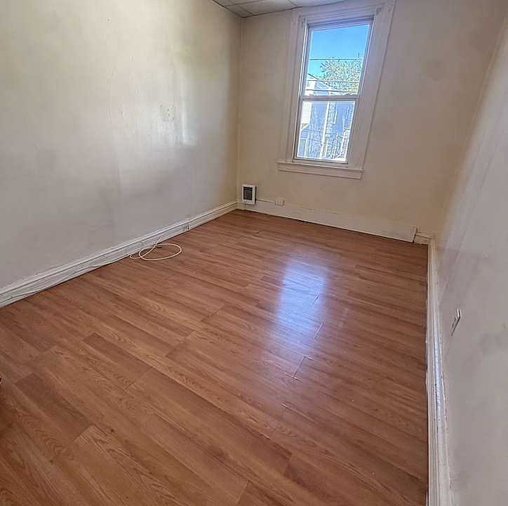 1st image of 256 W Ashdale St #3