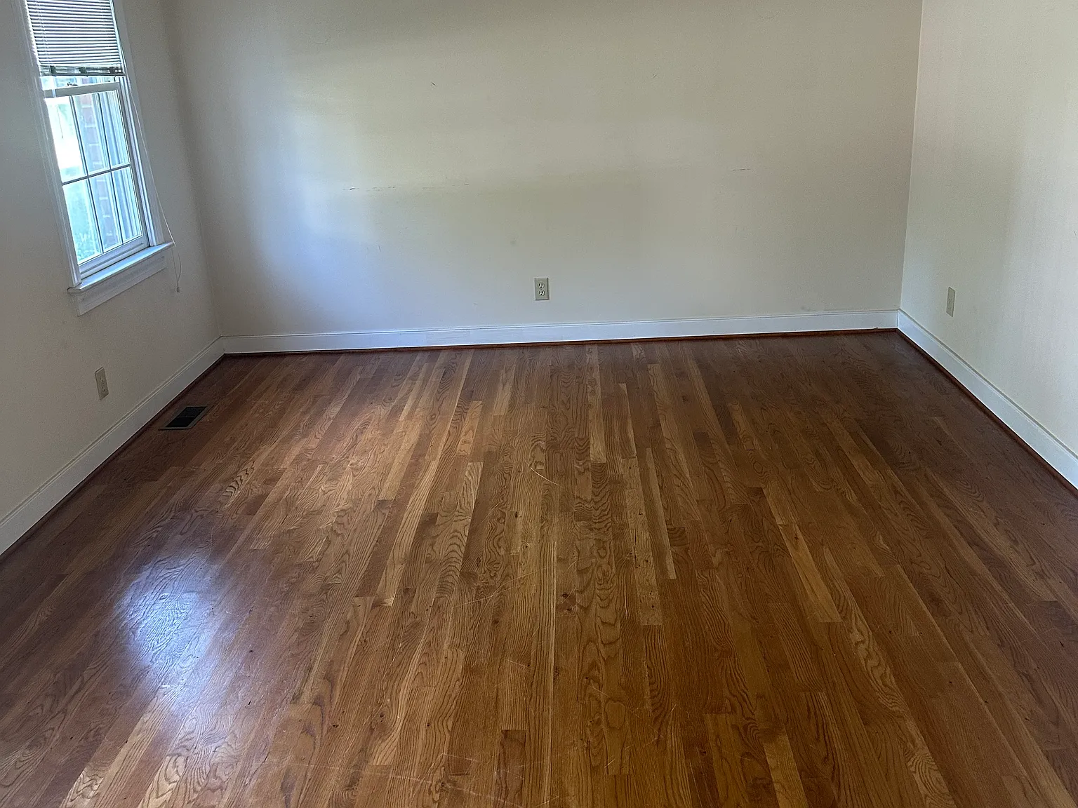4 bed, 2282 sqft, $2,900 — Photo 2