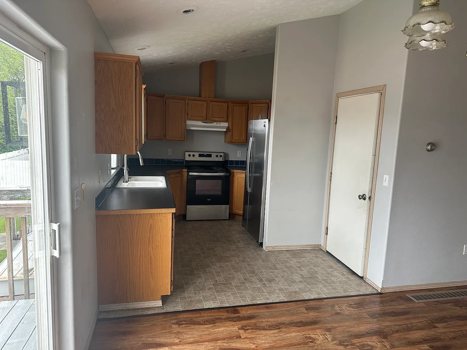 3 bed, 1800 sqft, $1,900 — Photo 3