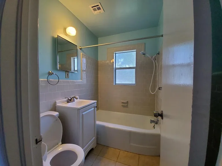 7001 NW 57th St — Photo 16