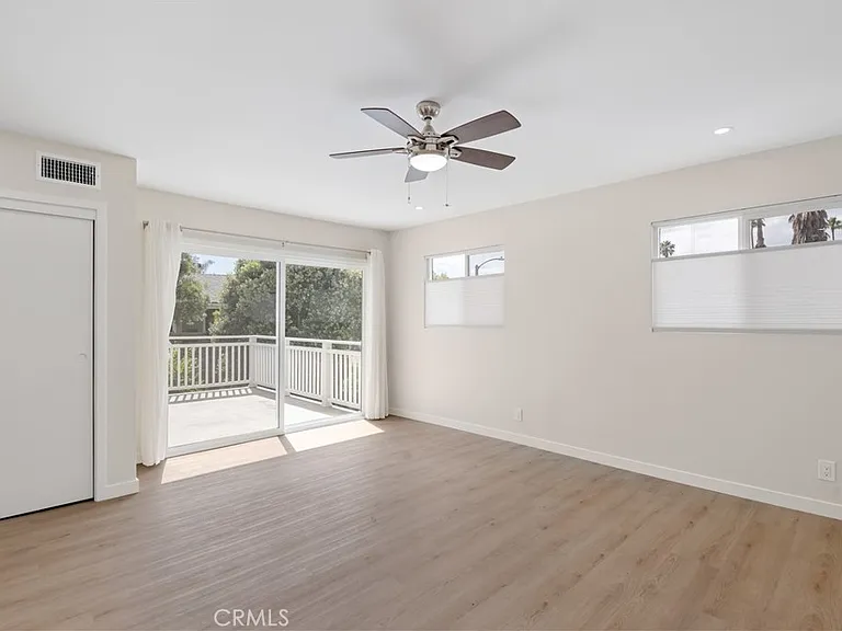 928 Seaside Ct — Photo 10