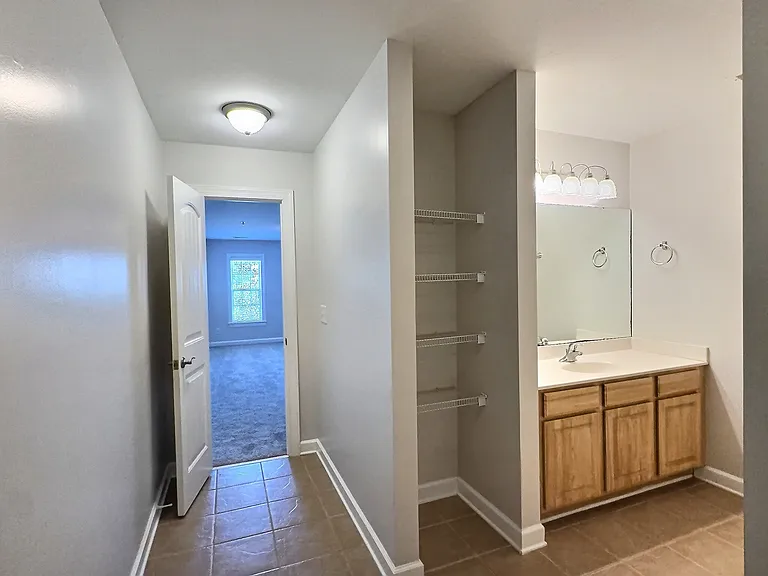 144 N Hines St — Photo 23