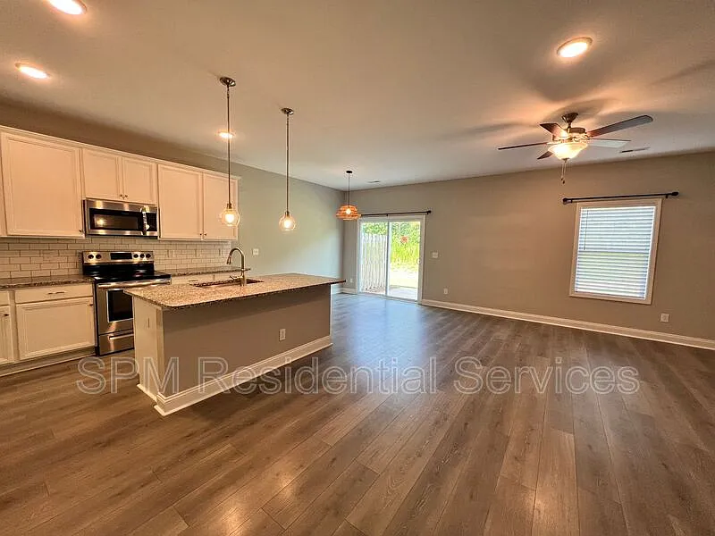 3 bed, 2.5 bath, 1525 sqft, $2,250 — Photo 2