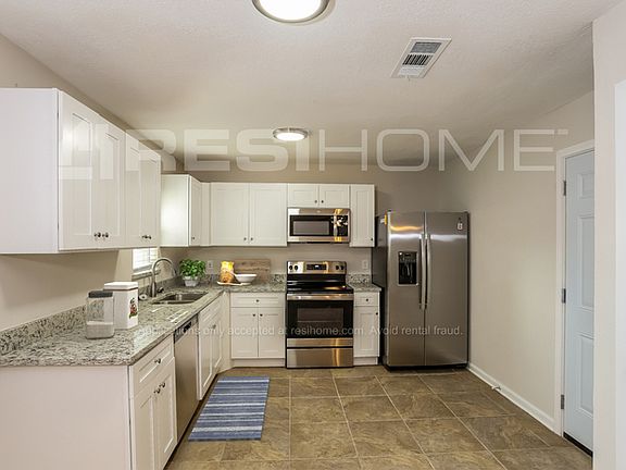 2nd image of 1318 Colony Dr