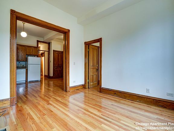 3rd image of 2247 N Lincoln Ave #3