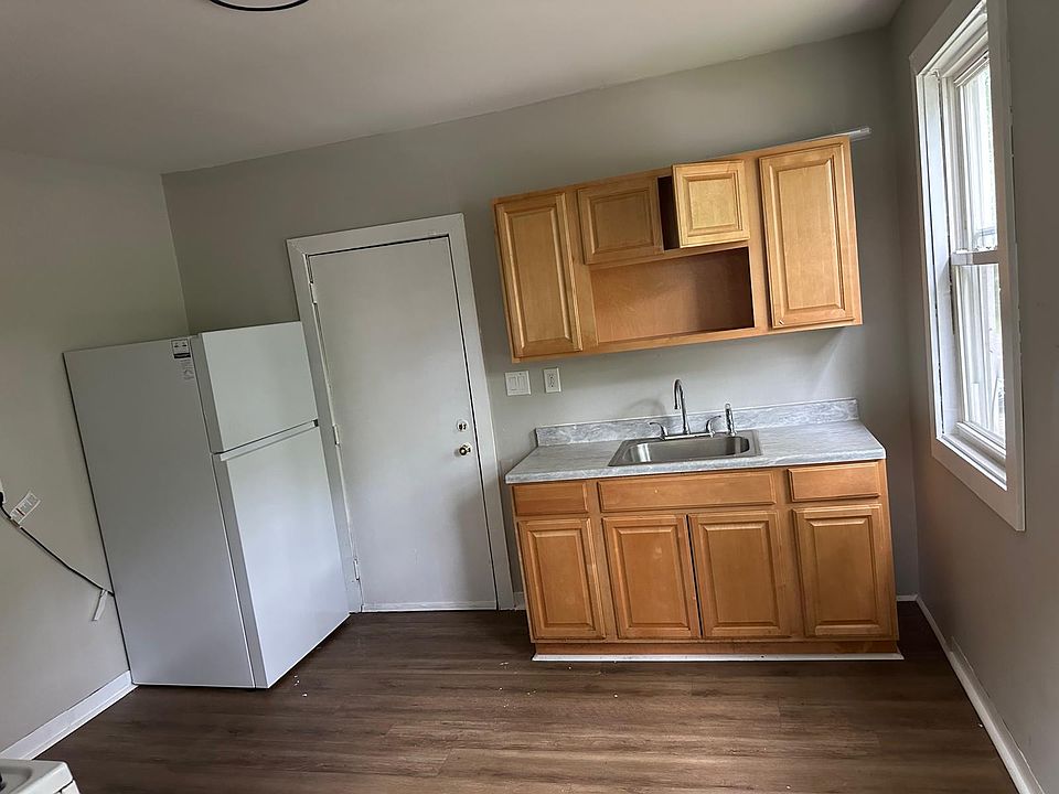 1st image of 40 Harding Pl Floor 2