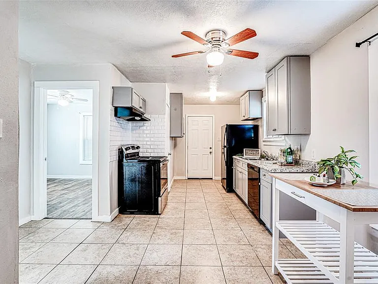 2520 Anita St — Photo 10