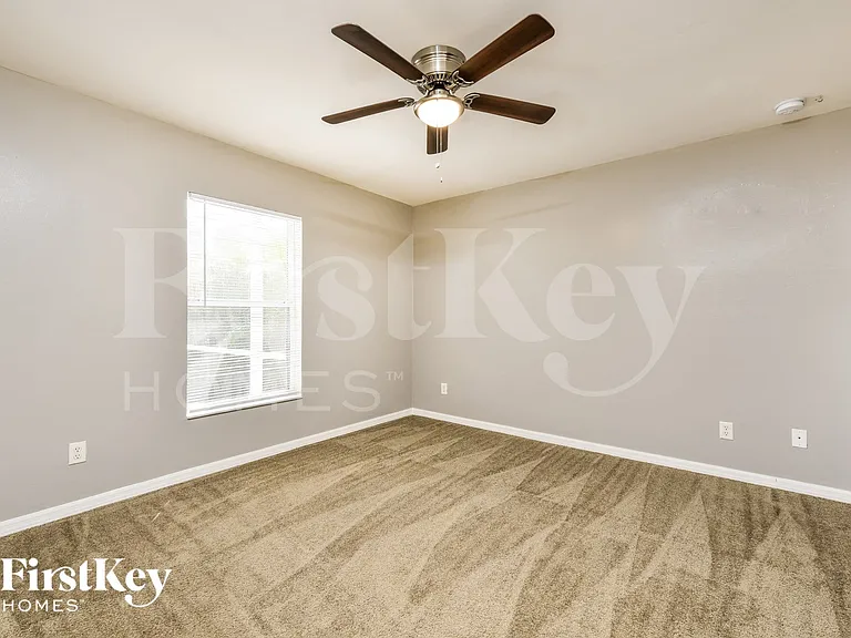 1035 NW 16th Pl — Photo 11