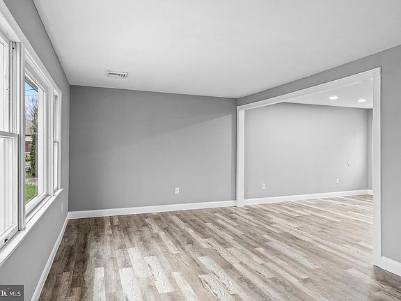 4th image of 68 Janeway Ave