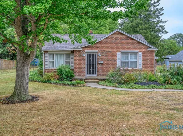 819 Pine St, Perrysburg, OH 43551