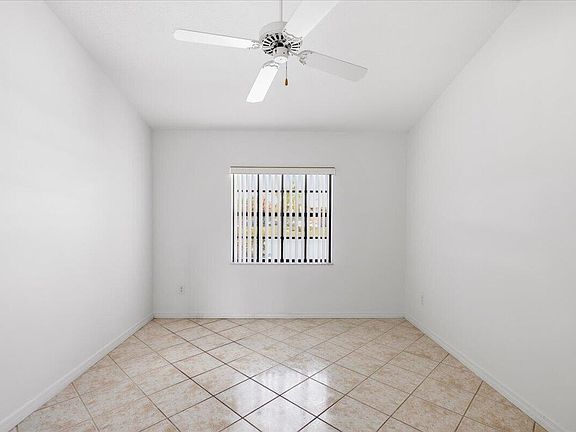 4th image of 1902 SE Gaskins Circle