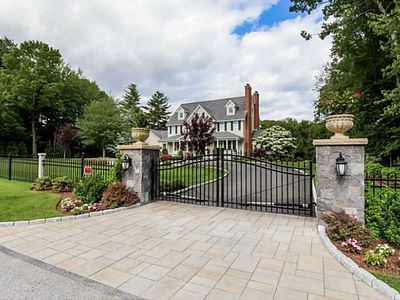 30 Miss Fry Dr, East Greenwich, RI, 02818