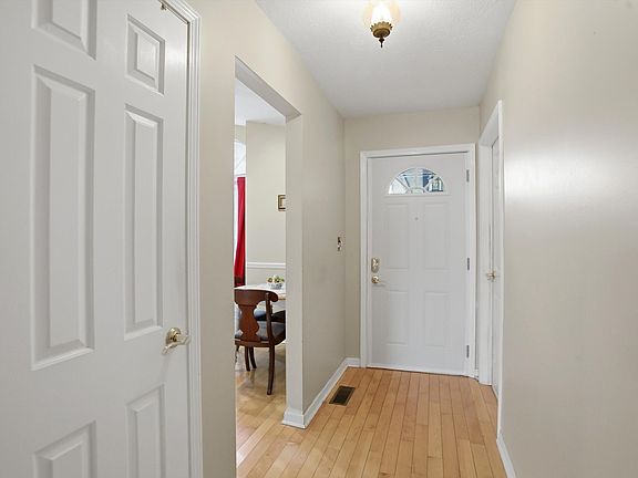 4th image of 9218 N Park Ave
